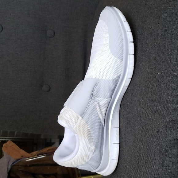 Nike Free 3.0 White & gray velcro.   Size 10. Pre-owned.   good condition - Picture 4 of 9